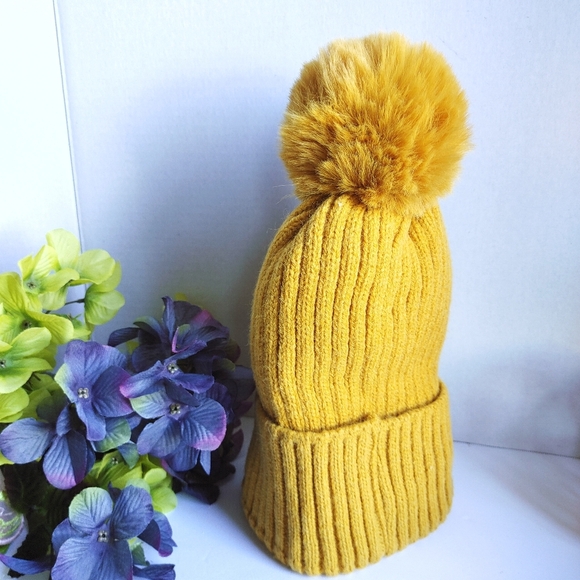NYC Gold Yellow Pom Pom Ribbed Knit Hat Fuzzy Lined - Picture 4 of 6